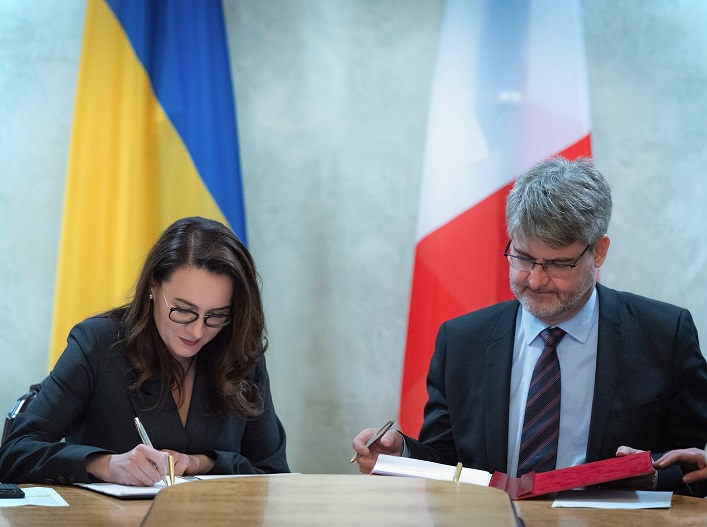 Die Ukraine und Frankreich unterzeichnen ein Abkommen über einen Zuschuss in Höhe von 200 Mio. EUR zur Unterstützung der ukrainischen Infrastruktur und Wirtschaft.