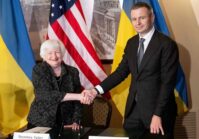 ЄС та США фіналізували рішення про надання Україні кредитів, які оплачуватиме Москва.