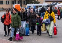 Союзники згортають програми підтримки українців у своїх країнах.