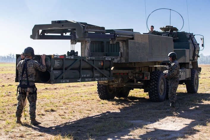 Estados Unidos ha prometido «inundar» a Ucrania de armas a mediados de enero y proporcionará un paquete militar de 988 millones de dólares.