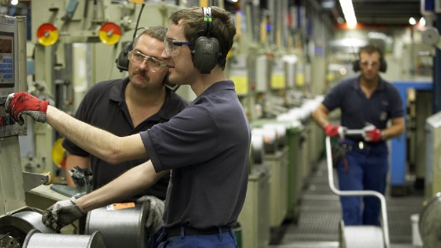 Angesichts der verstärkten Angriffe auf den Energiesektor haben sich die Erwartungen der Unternehmen im November verschlechtert.