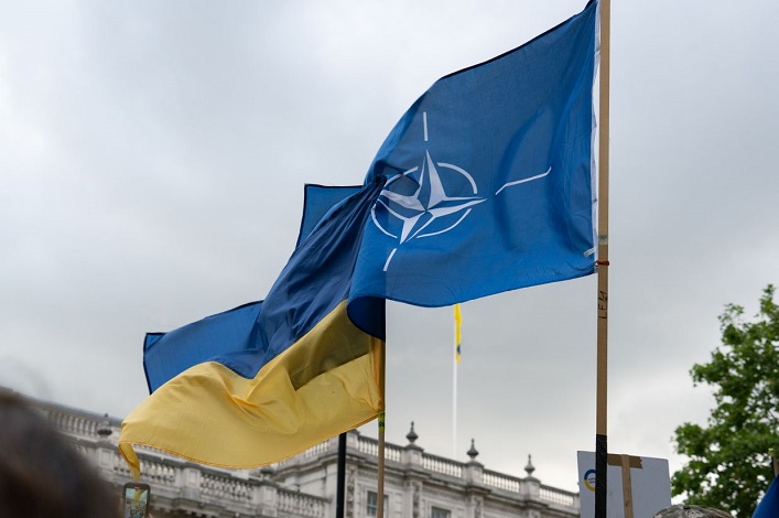 The EU is considering Ukraine’s automatic accession to NATO in the event that Russia violates a future ceasefire.