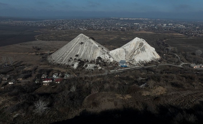 Ukraine has been collaborating with the EU in mineral development for four years; the EC responds to rumored agreement with Ukraine.