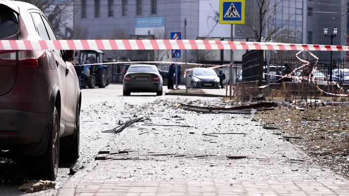 Sygnał dla Putina: Ukraina przeprowadza największy atak powietrzny na Rosję, wykorzystując ponad 300 dronów.