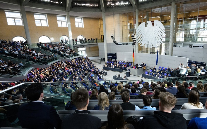 El Bundestag aprueba la reforma del mecanismo de freno de la deuda de Alemania para aumentar el gasto en defensa y la ayuda a Ucrania.