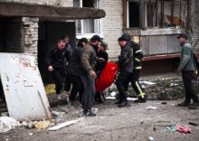 Russia strikes the center of Sumy, injuring 100 people; Trump is outraged by the intense shelling.