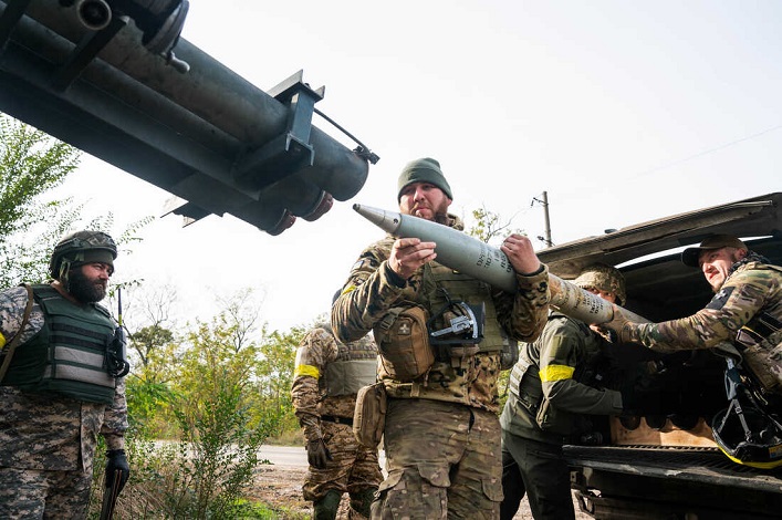 Finnland wird der Ukraine Munition aus eingefrorenen russischen Vermögenswerten zur Verfügung stellen, nachdem eine Vereinbarung über 90 Mio EUR getroffen wurde.