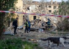 РФ вже понад 50 днів ігнорує американську пропозицію про припинення вогню. Парламент України закликав світ посилити постачання ППО та інвестувати в український ОПК.
