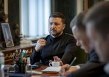 President Zelenskyy has announced plans to arrange continued peace negotiations involving Ukraine, Russia, and the US and states his readinesss to sign a ceasefire agreement.