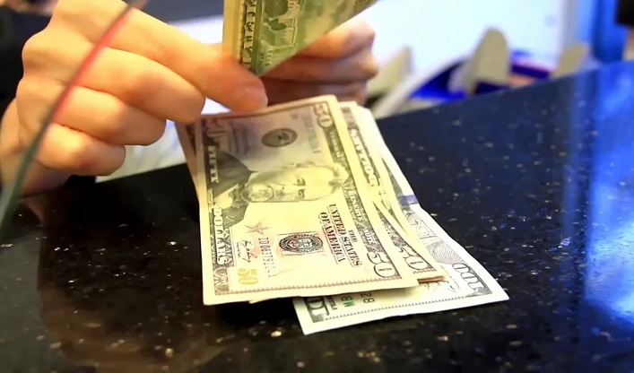 More than a third of Ukrainian bank deposits are held in foreign currency, despite their lower profitability.
