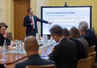 В Офісі президента розповіли, які санкції проти РФ готують США та ЄС.
