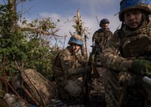 РФ продовжує атакувати Україну з повітря та значно збільшила інтенсивність боїв на фронті перед травневими святами.