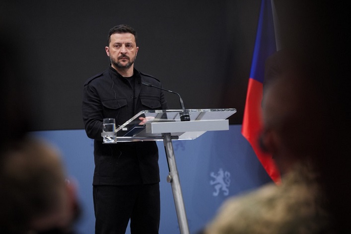 Security guarantees for Ukraine: Allies discuss US participation in repelling attacks under NATO Article 5 within coalition forces.