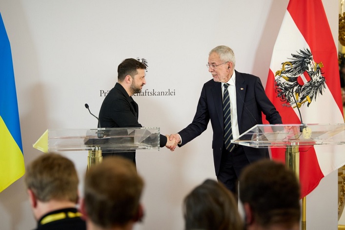 Austria’s president publicly urges Putin to engage in serious peace negotiations.