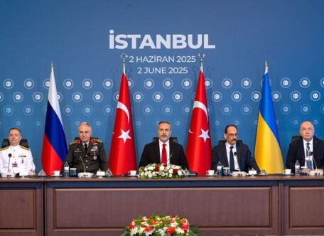 Путин отказался от переговоров с Зеленским. Украинский лидер не видит смысла в дальнейших встречах делегаций в Стамбуле.