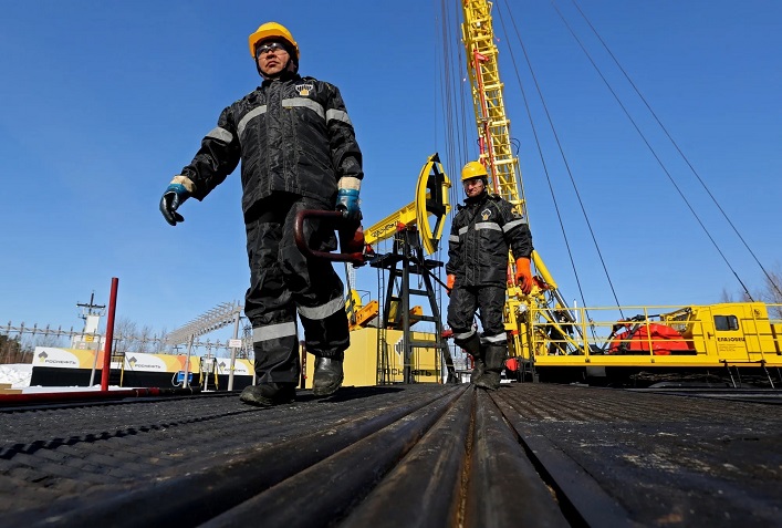 Estonia threatens to block the new EU sanctions package if it doesn’t include a reduction in the Russian oil price ceiling.