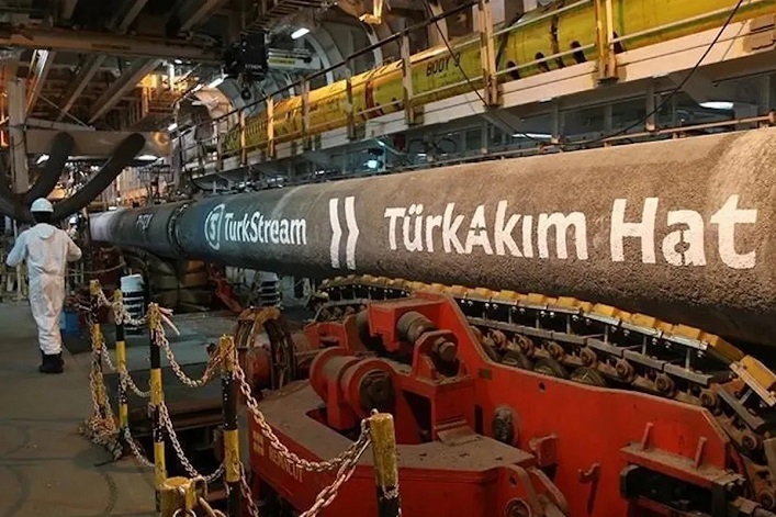 How much Russian gas is passing through Turkey to Europe?