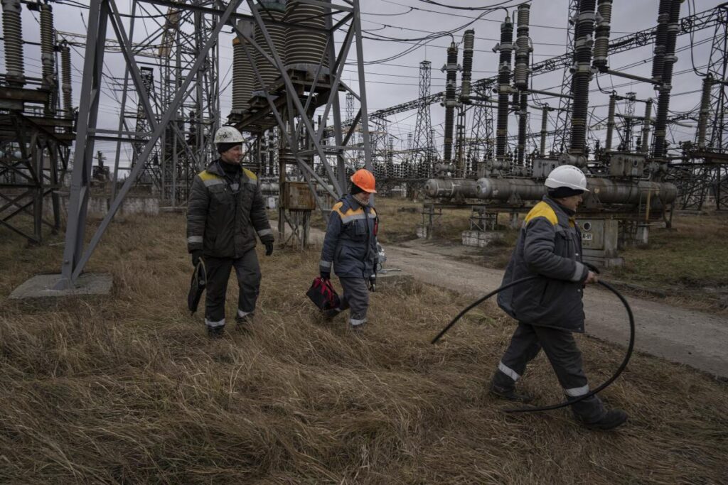 The government supports the revitalization of the energy sector and is reducing its debt to green energy producers.