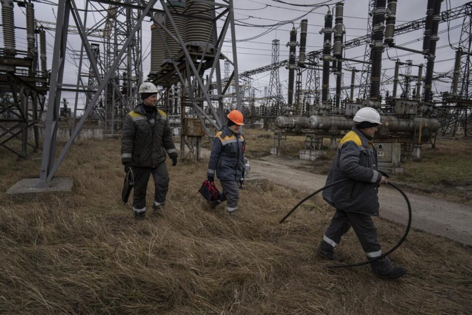 The government supports the revitalization of the energy sector and is reducing its debt to green energy producers.