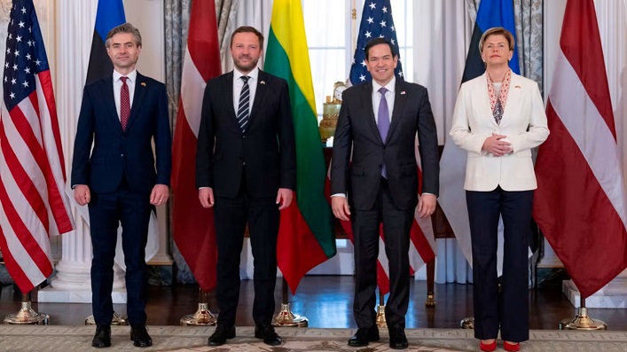 The Baltic states have urged the West not to repeat past mistakes by swapping Ukrainian land for a fragile truce.