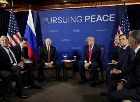 Зустріч Трампа і Путіна на Алясці закінчилась без значних результатів. Диктатор знову виставив ультимативні вимоги, які Україна відкидає.